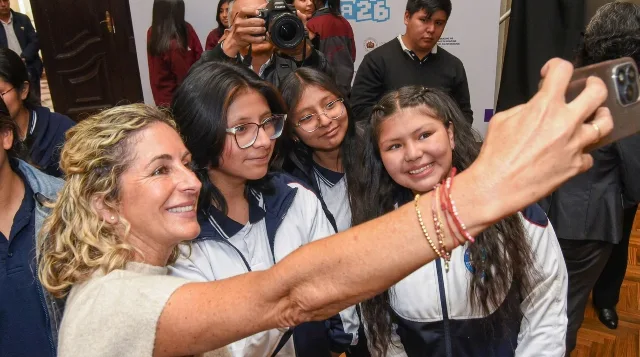 Primera dama impulsa Game Changers Coalition: niñas bolivianas aprenden a programar videojuegos y cierran la brecha digital