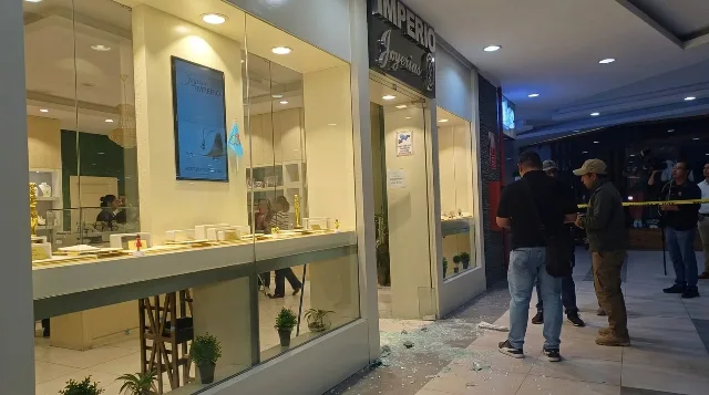 Atraco relámpago a joyería en Santa Cruz: robo en motos, captura de tres cómplices y alerta de inseguridad