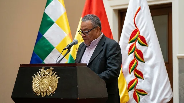 Bolivia descentraliza la educación técnica: Sanjinés propone transferir institutos a las gobernaciones